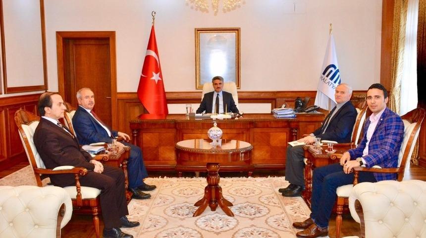 Gazeteciler Vali Baruşt&rsquo;an ilan desteği talep etti