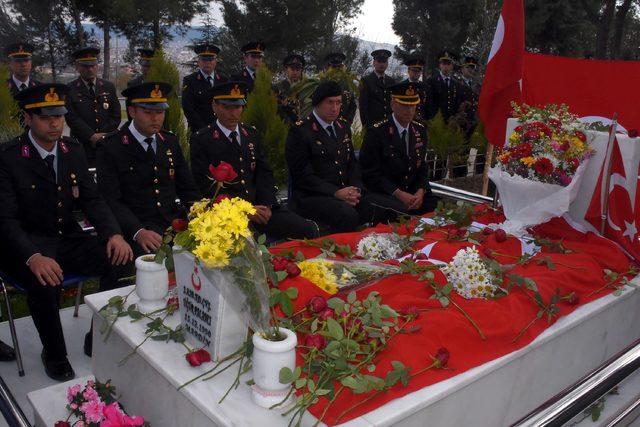 Afrin şehidi, ailesi ve meslektaşları tarafından anıldı