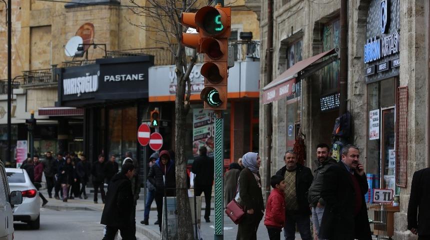 G&ouml;ren bir daha baktı