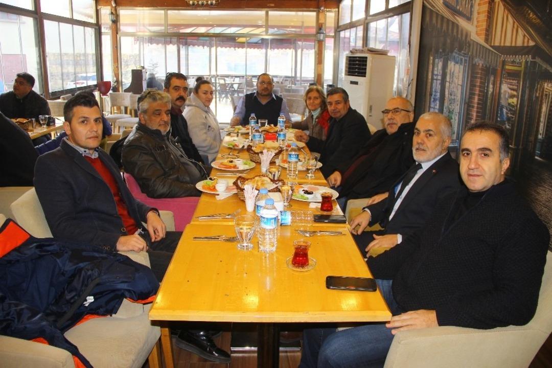 Balıkesir Gazeteciler Cemiyeti Y&ouml;netimi Edremitli gazeteciler ile bir araya geldi