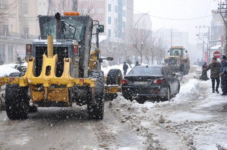 Yüksekova’da yoğun kar yağışına rağmen karla mücadele G2