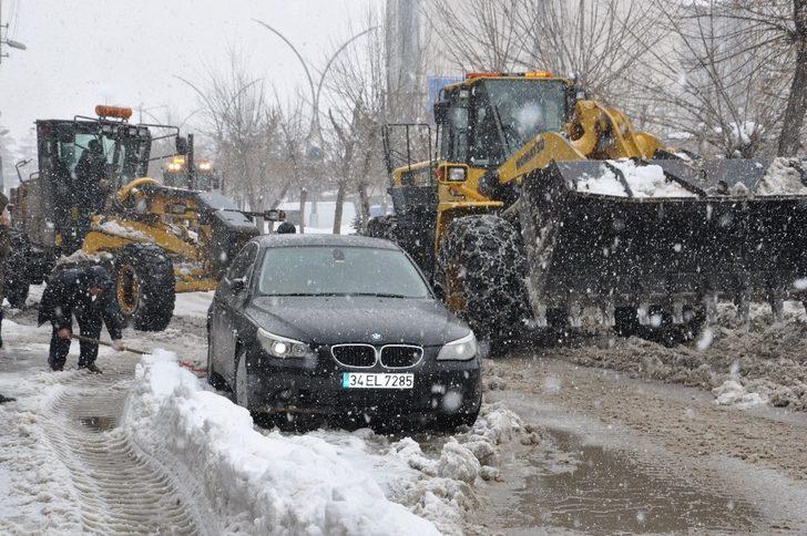 Yüksekova’da yoğun kar yağışına rağmen karla mücadele G4