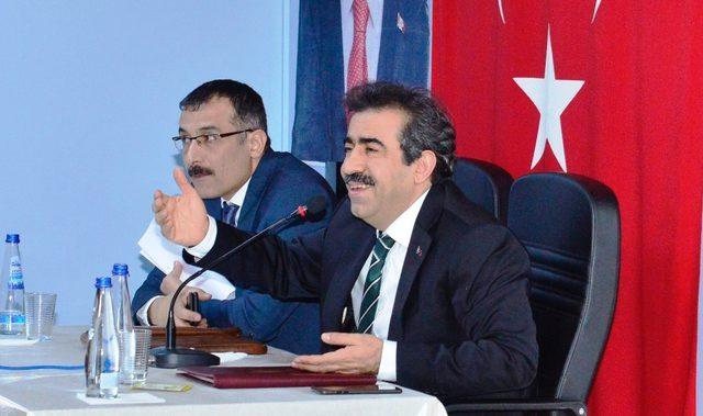 Vali Güzeloğlu, Lice’de muhtarlarla bir araya geldi