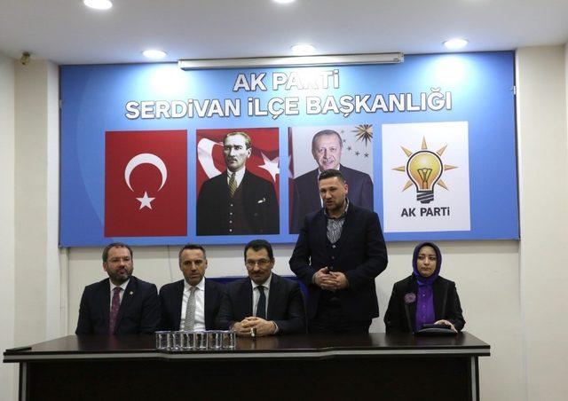 Milletvekillerinden AK Parti Serdivan İlçe teşkilatına ziyaret