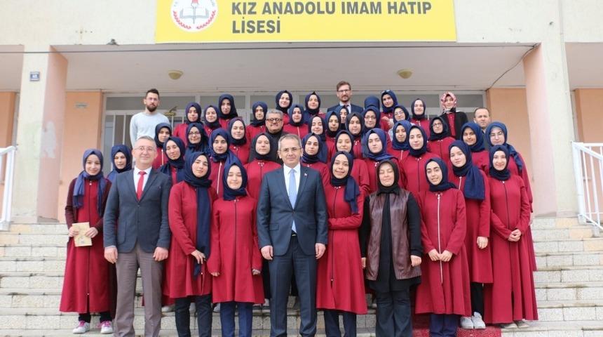 Kaymakam Deniz Pişkin: &ldquo;Okuyan bir T&uuml;rkiye i&ccedil;in, okuyan bir Tosya hayalimiz var&rdquo;