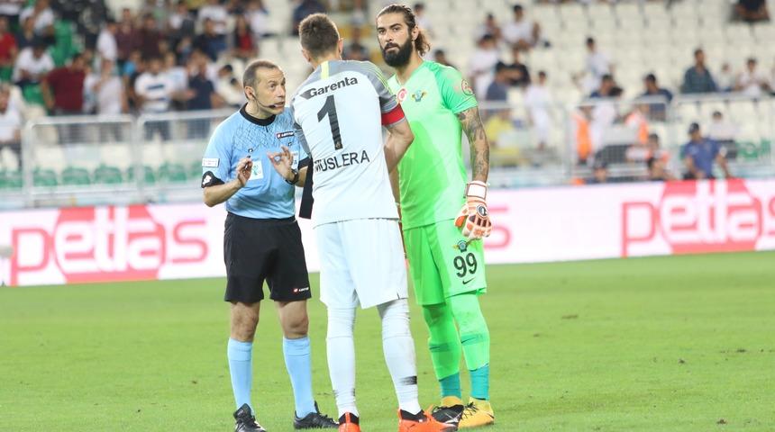 Akhisarspor Fatih Öztürk'ü kadro dışı bıraktı!