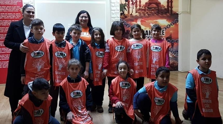 Ak&ccedil;akoca&rsquo;da toprağı koru iklimi koru konulu konferans verildi