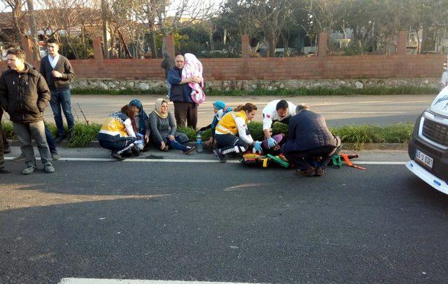 Minibüs refüje çıkıp devrildi: 1'i bebek 6 yaralı