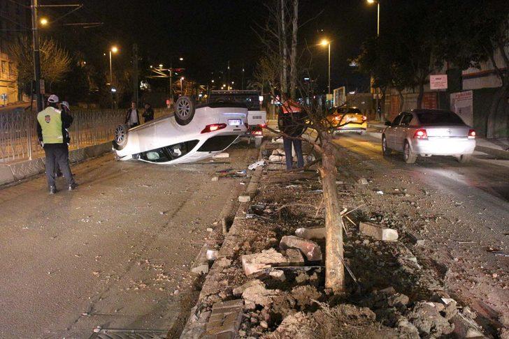 Takla atan otomobilden burunları bile kanamadan çıktılar G1