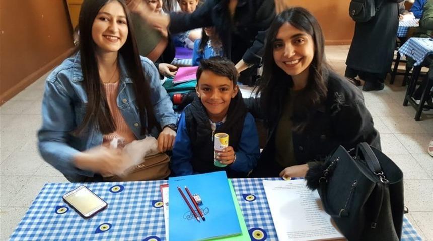 &Ouml;ğrenciler har&ccedil;lıklarıyla k&ouml;y okulundaki kardeşlerine hediye aldı