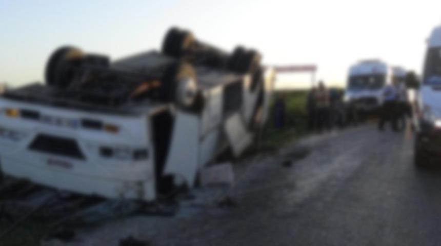 Bitlis'te polislerin midibüsü devrildi: 13 yaralı