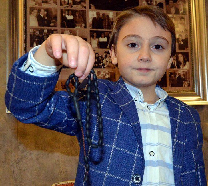 Erdoğan'ın küçük Muhammed'e hediye ettiği tespihi satın almak istiyorlar G3