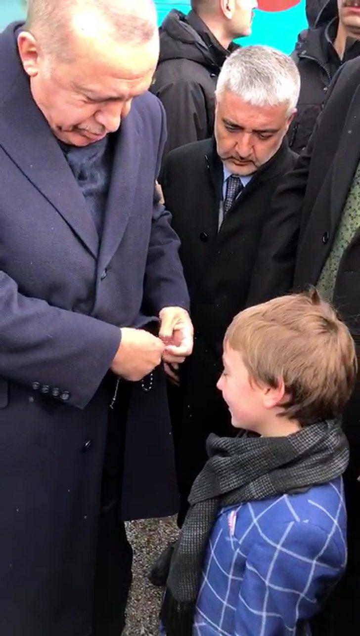 Erdoğan'ın küçük Muhammed'e hediye ettiği tespihi satın almak istiyorlar G5