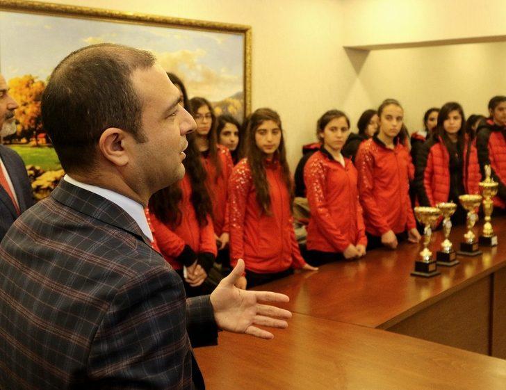 Şampiyonlardan Vali Yardımcısı Aslan’a ziyaret G2