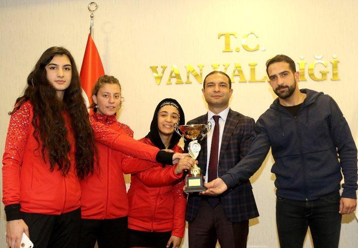 Şampiyonlardan Vali Yardımcısı Aslan’a ziyaret G3