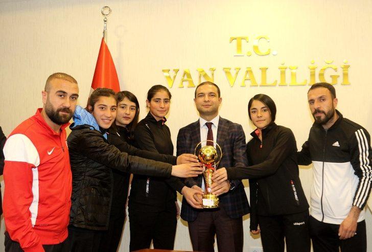 Şampiyonlardan Vali Yardımcısı Aslan’a ziyaret G4