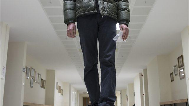 Engelli üniversite öğrencisi kitaplarına göz olacak cihazı bekliyor