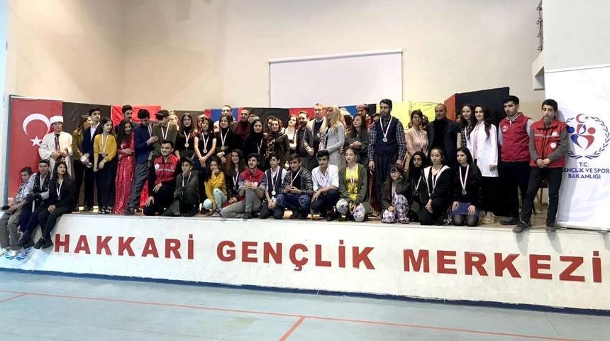Hakkari&rsquo;de &ldquo;Hayallerini Sahneye Taşı&rdquo; tiyatro yarışması