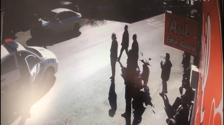 Ehliyetsiz sürücü, yaya geçidinde öğrencilere çarptı