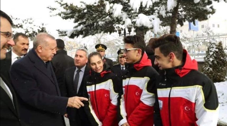 Erdoğan EYOF fatihini kutladı