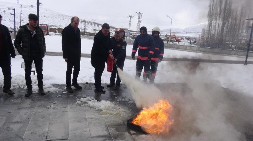 Turgut &Ouml;zal &Uuml;niversitesi&rsquo;nde yangın tatbikatı