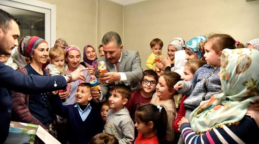 Başkan Tuna, Çilek Mahallesi sakinlerinin evlerine konuk oldu