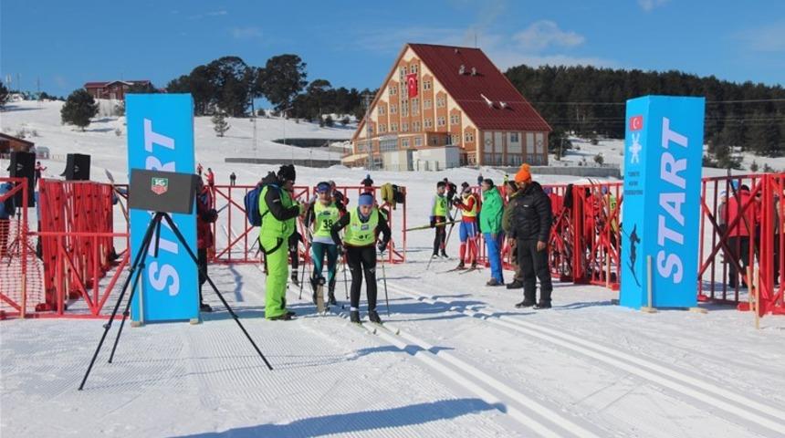 Ağrılı kayakçılar yine zirvede