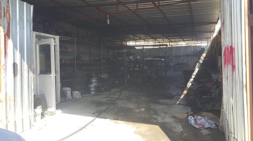 Milas&rsquo;ta hurda otomobil par&ccedil;alanırken alev aldı