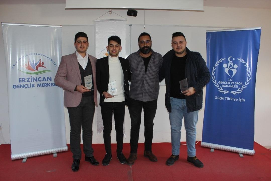 Sahne sırası gen&ccedil;lerde