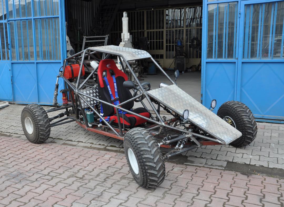 Hurdalardan arazi aracı yaptı!