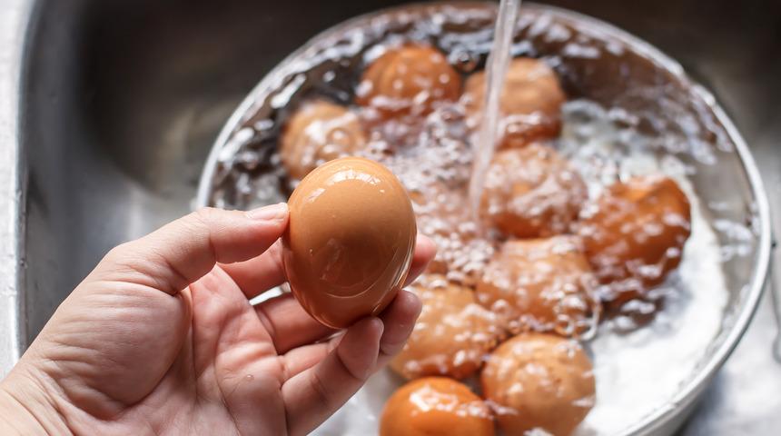 Yumurtayı pişirmeden &ouml;nce yıkamak doğru mu?