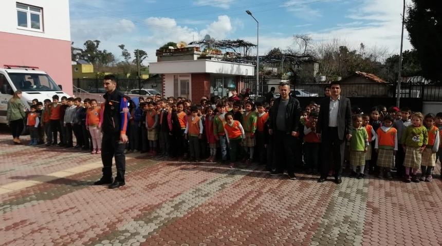 &Ouml;ğrencilere "Afet Bilinci" eğitimi