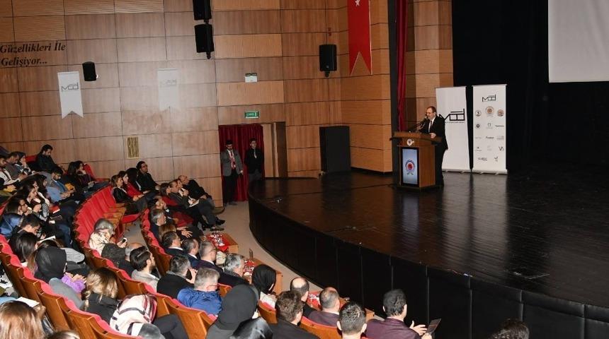 Başkan Zihni Şahin&rsquo;den mimarlık &ouml;ğrencilerine: &ldquo;Geleceğin şehirleri size emanet&rdquo;