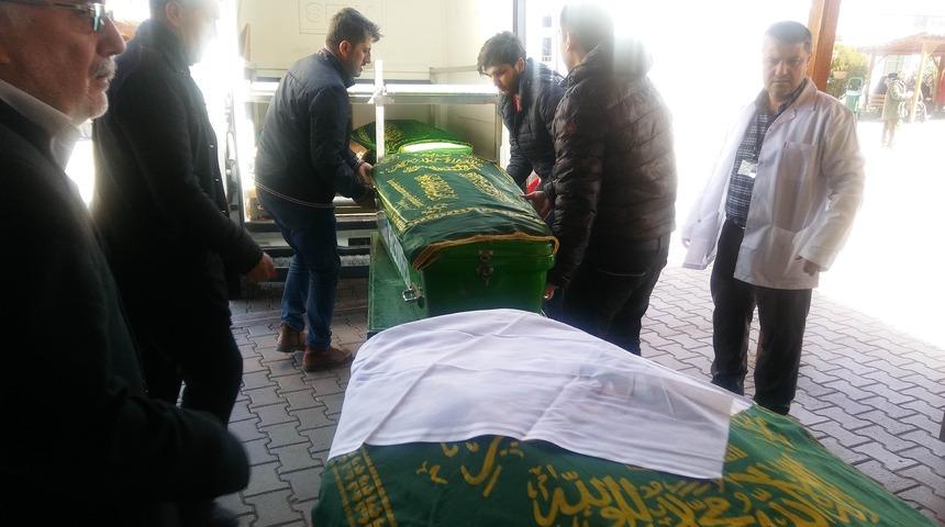 Kahreden g&ouml;r&uuml;nt&uuml;! Tabutlar peş peşe &ccedil;ıkarıldı