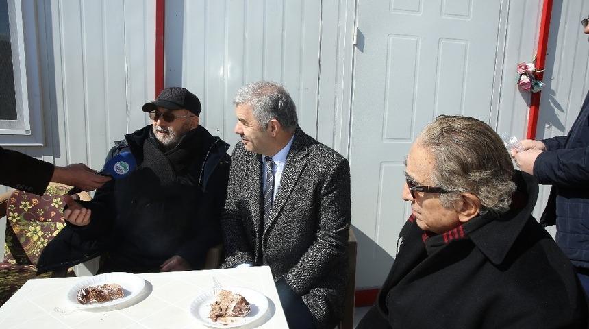 Başkan Çelik, Hayırsever Osman Ulubaş’a doğum günü sürprizi yaptı