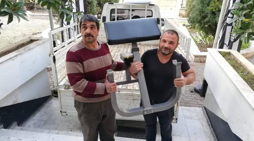 Kulübe gelen haczi hamalların vicdanı önledi