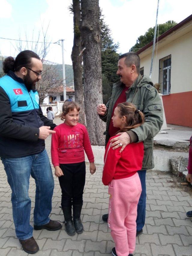 Edremit’te ilkokul öğrencilerine deprem dersi