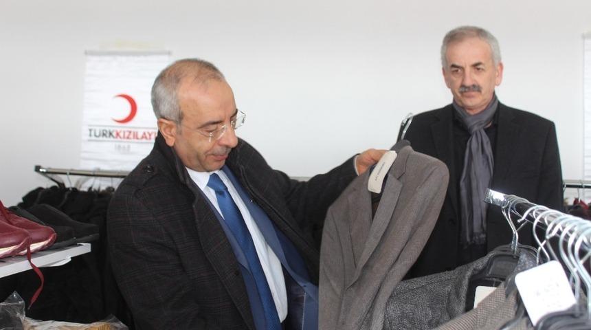 Kızılaydan giysi mağazası