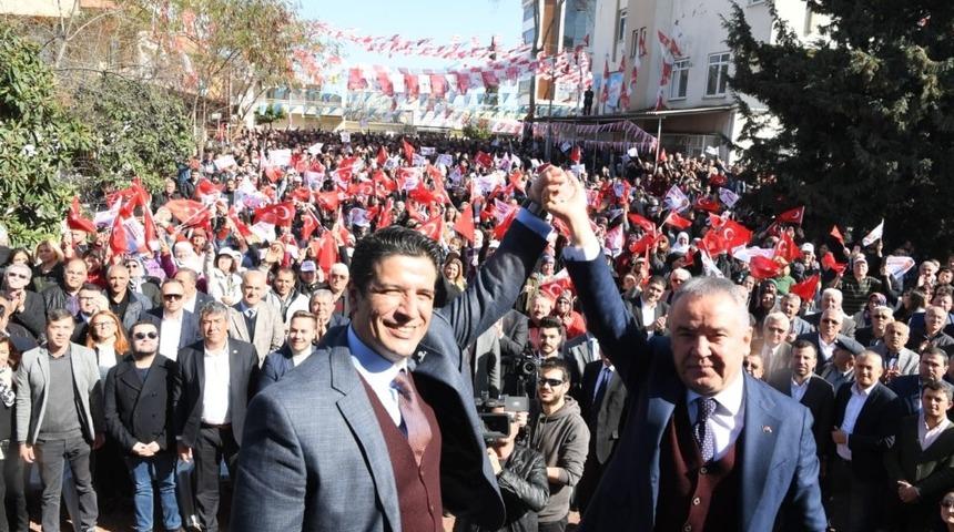 D&ouml;şemealtı&rsquo;nda Muhittin B&ouml;cek coşkusu