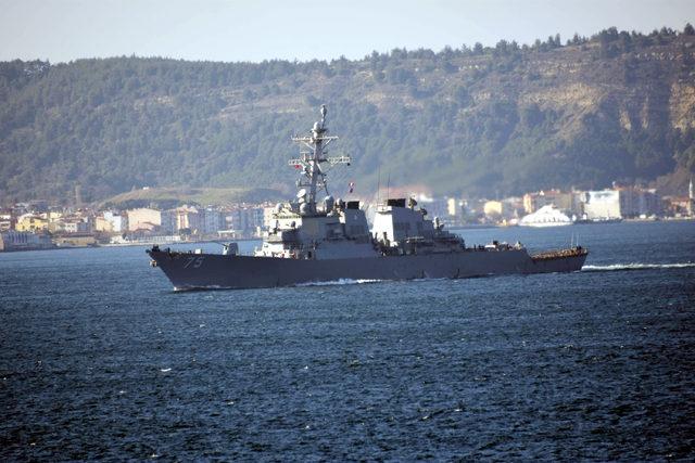 Rus ve ABD gemileri, 15 dakika arayla Çanakkale Boğazı'ndan geçti