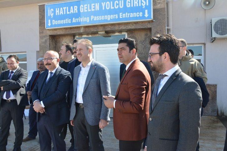 Vali Atik, havaalanında test uçuşlarını inceledi G4