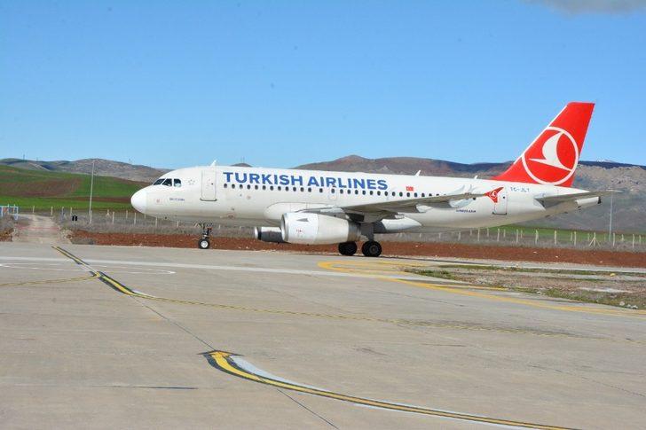 Vali Atik, havaalanında test uçuşlarını inceledi G5