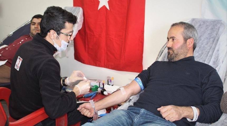 Van YY&Uuml; personelinden kan bağışı