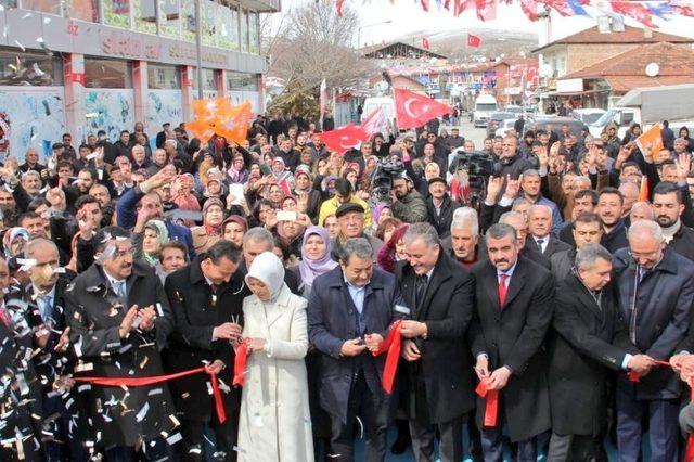 AK Parti Akçadağ seçim bürosuna coşkulu açılış