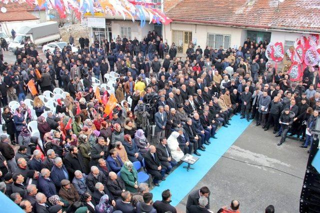 AK Parti Akçadağ seçim bürosuna coşkulu açılış