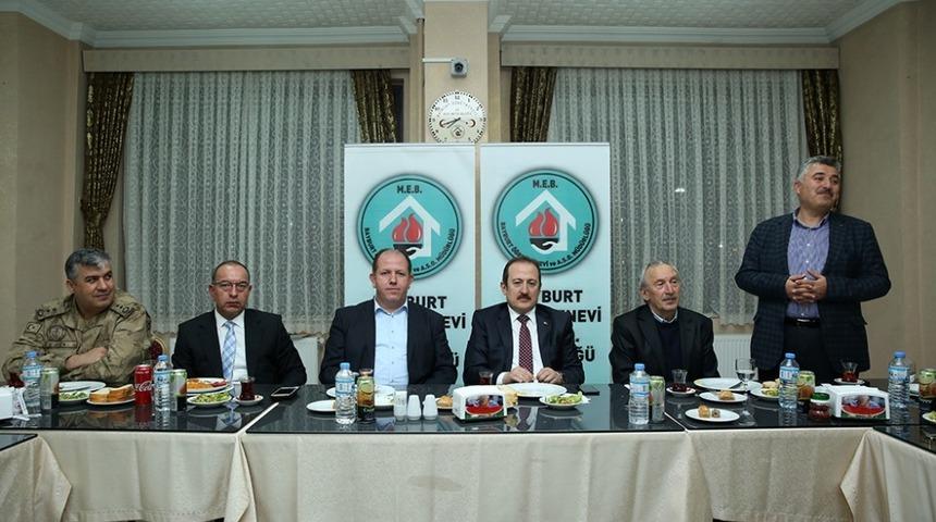 Vali Ali Hamza Pehlivan: &ldquo;Sizlere inanıyor ve g&uuml;veniyoruz. İnşallah bu başarıyı kupayla ta&ccedil;landıracağız&rdquo;