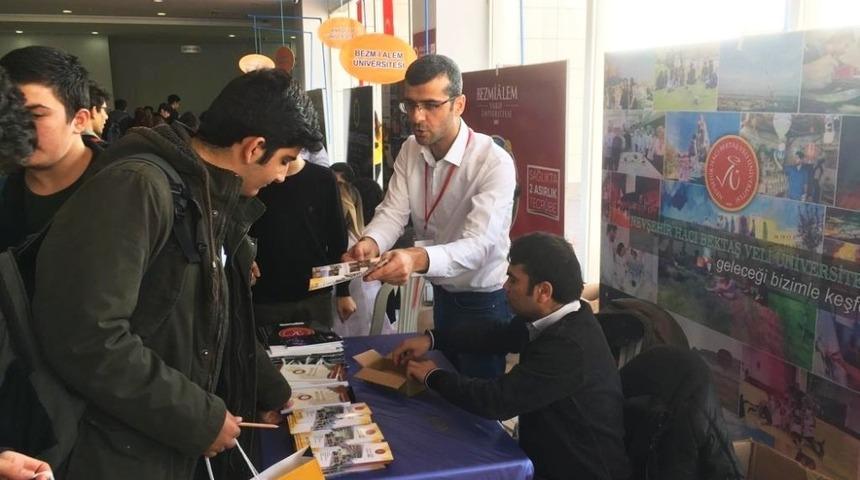 NEV&Uuml;, Şanlıurfa &rsquo;10. Kariyer G&uuml;nleri Fuarı&rsquo;na katıldı