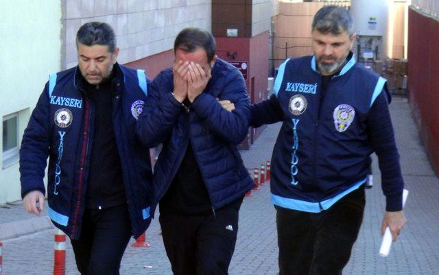 Kendilerini 'polis' olarak tanıtıp, bilezik çaldılar