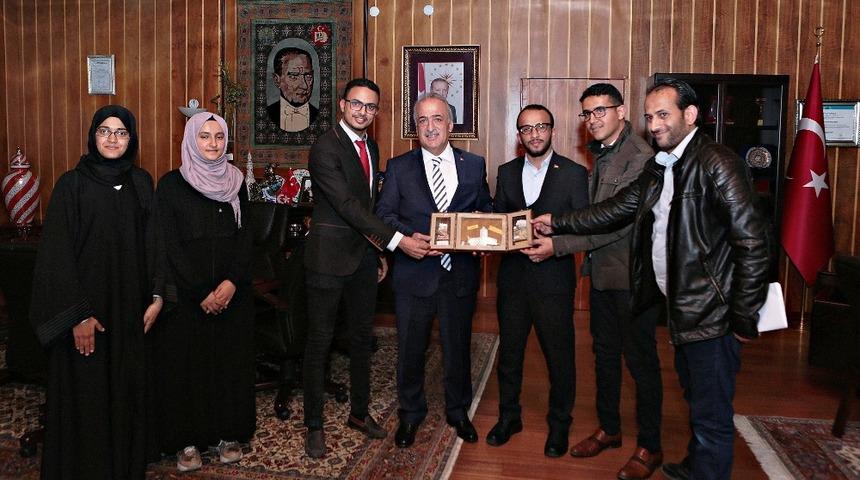 Yemenli &Ouml;ğrencilerden Rekt&ouml;r &Ccedil;omaklı&rsquo;ya Ziyaret