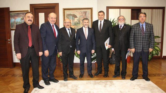 Matbaacılar Federasyonu yönetimi Hazine ve Maliye Bakan Yardımcısı Nureddin Nebati’yi ziyaret etti